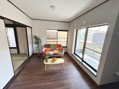 【居間・リビング】 | 松風町　中古戸建 | 令和８年６月リフォーム済！綺麗なお住まいで新生活はじめませんか♪