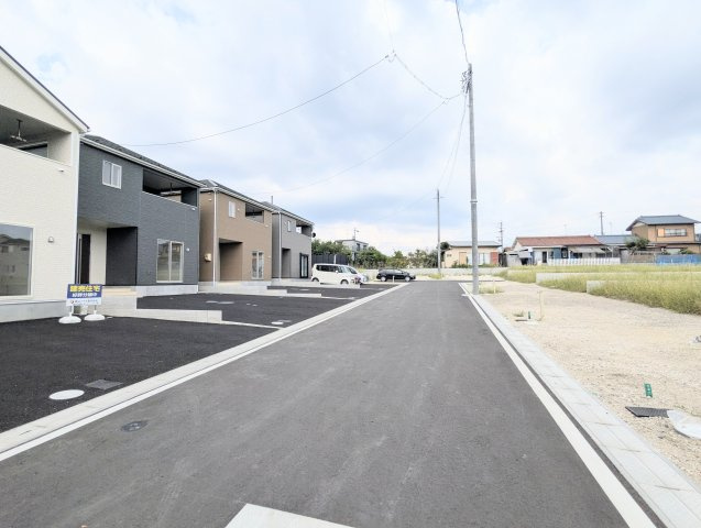 瀬戸市品野町第7　全4棟の前面道路含む現地写真