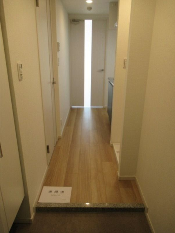 ライジングプレイス西新井の玄関