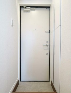 エクセラン大宮の玄関