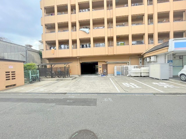 豊里アーバンハイツの駐車場