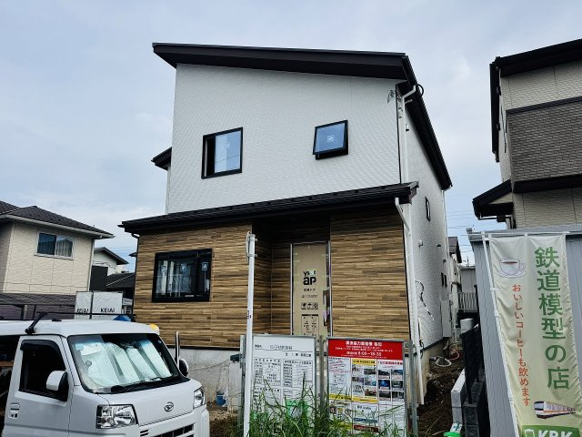 八王子市　片倉町　新築一戸建て　２６期の外観|～片倉駅徒歩14分の好立地　ZEH水準の省エネ住宅　並列2台駐車可能～