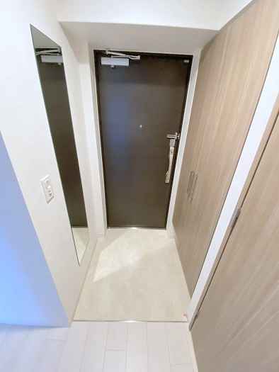 ラ・フォルム鎗屋町の玄関
