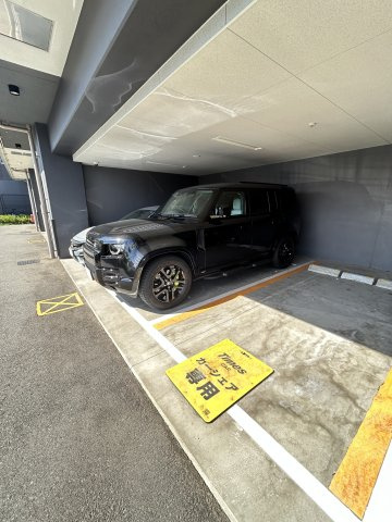 ファステート難波WESTパークの駐車場