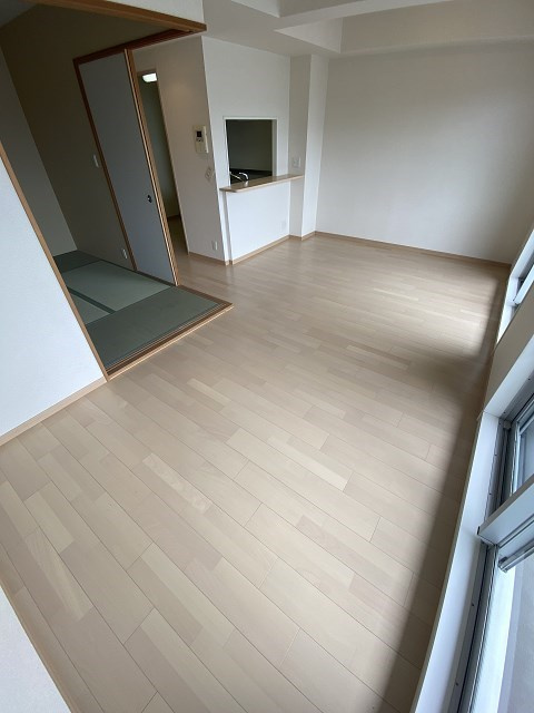 甲子園六石町ハイツの居間・リビング
