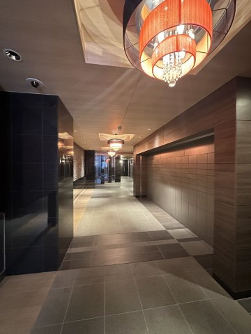 CONOE本町通のロビー