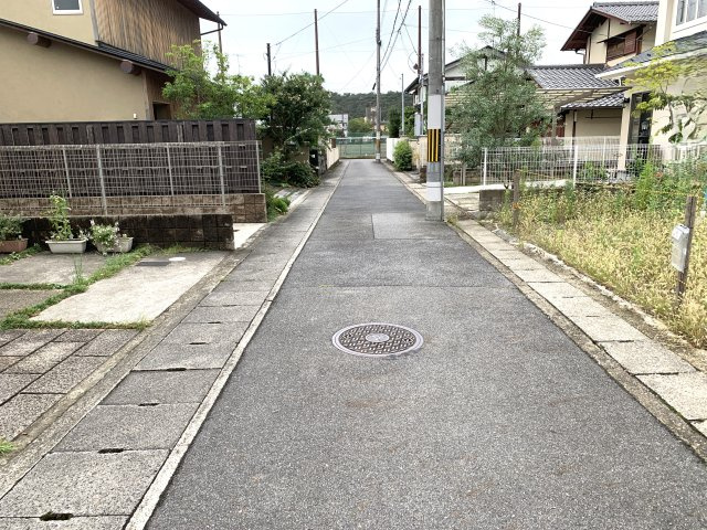 京都市左京区岩倉大鷺町　建築条件付き売土地の前面道路含む現地写真