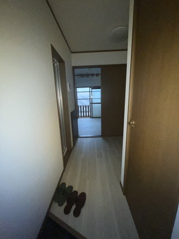 岡田ハイツの玄関