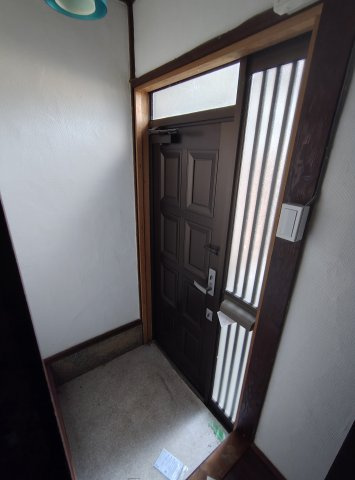 西丸山町3丁目戸建の玄関