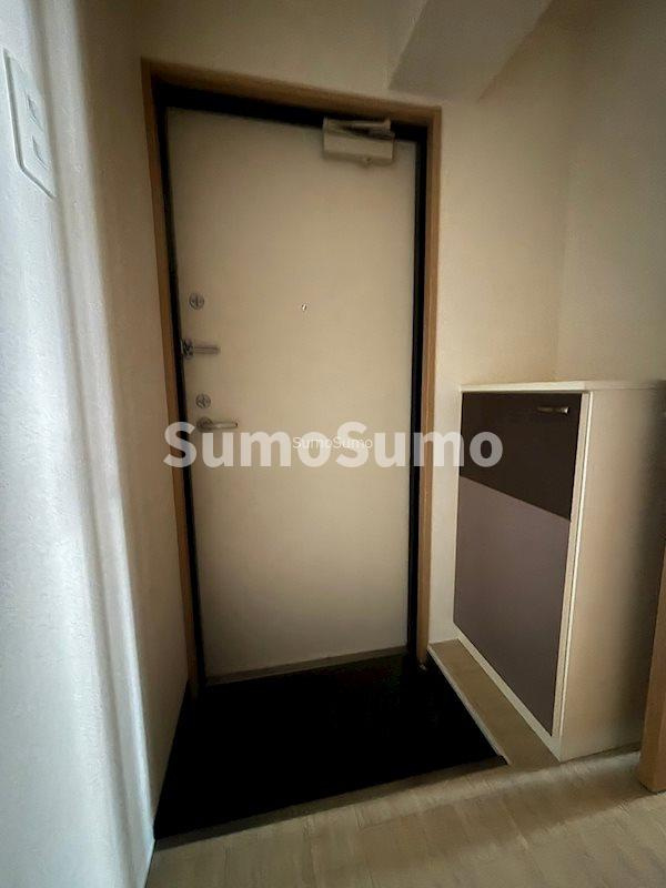 ルミエール瓦屋町の玄関