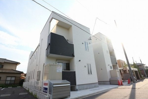 GRANDTIC Reine上飯田の外観