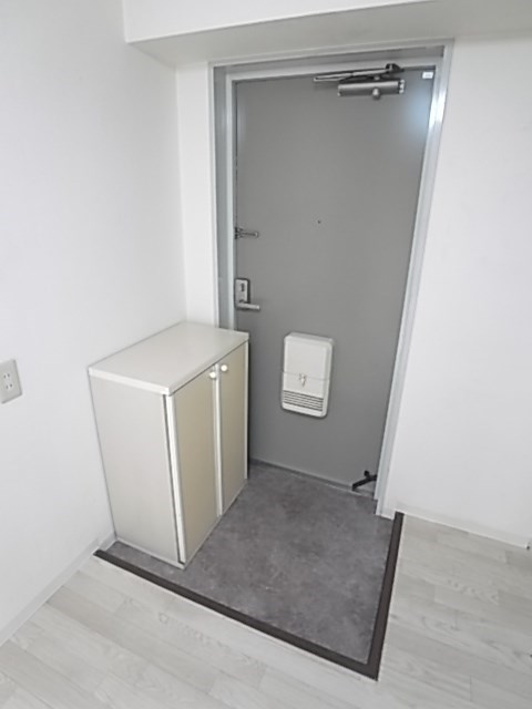 メゾンド花木の玄関