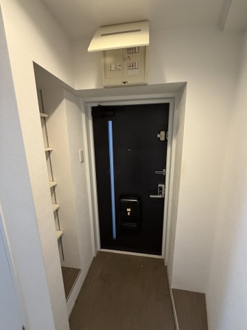 南光ハイツの玄関