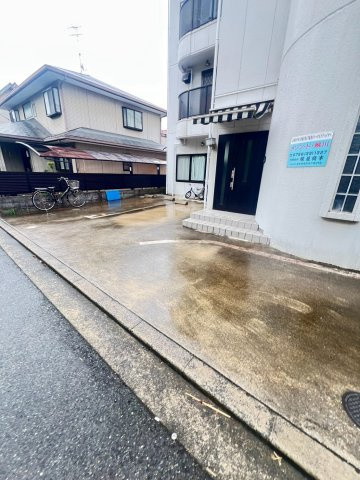 メゾン・ド・夙川の駐車場