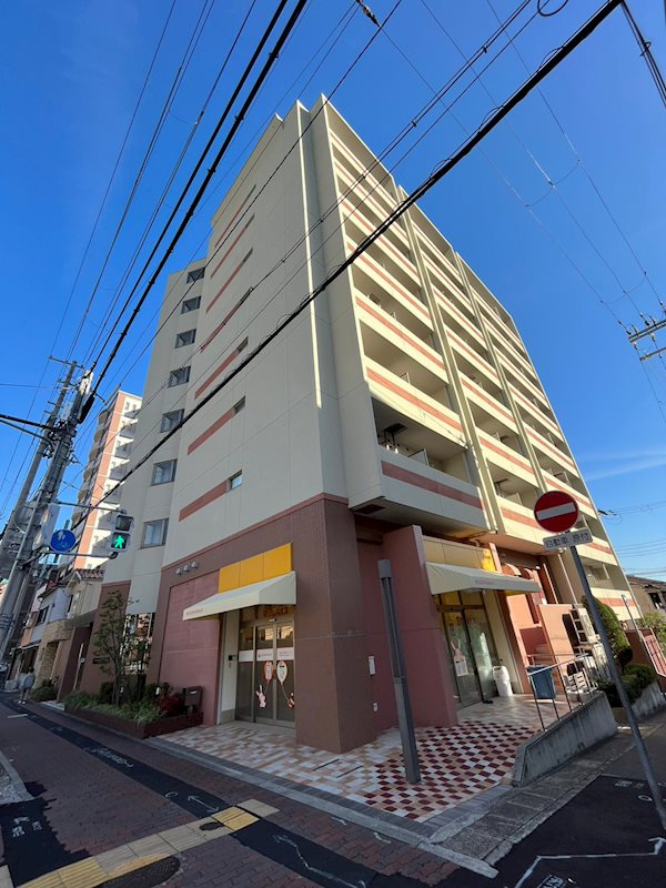 ベルフェリーク新神戸の外観