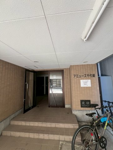 アミューズ千代崎のエントランス