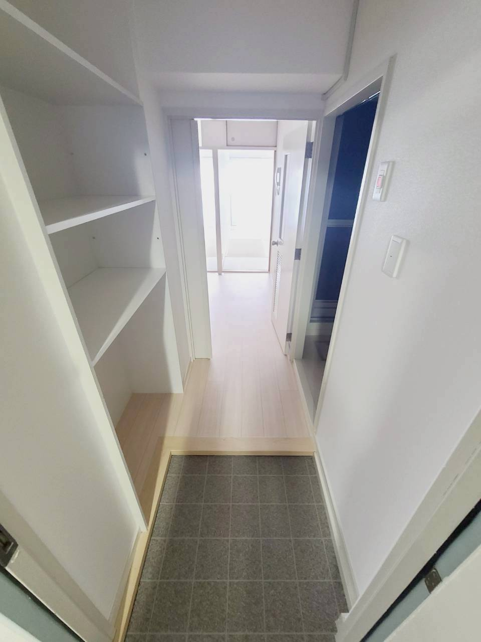 UR武庫川 19号棟の玄関