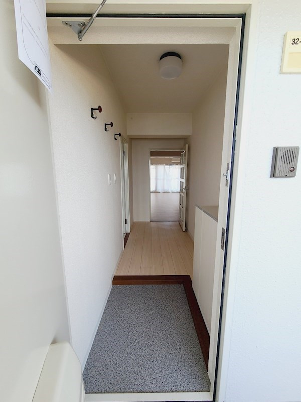 UR武庫川 32号棟の玄関