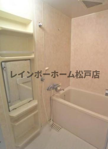 松戸市松戸の賃貸マンションの浴室