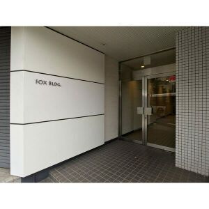 FOX Bldg.のエントランス