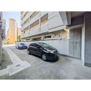 FOX Bldg.の駐車場