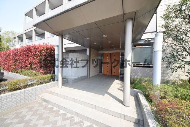 小金井市東町３丁目の賃貸マンションのエントランス