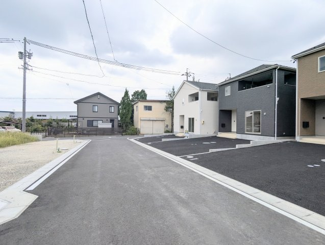 瀬戸市品野町第7　全4棟の前面道路含む現地写真