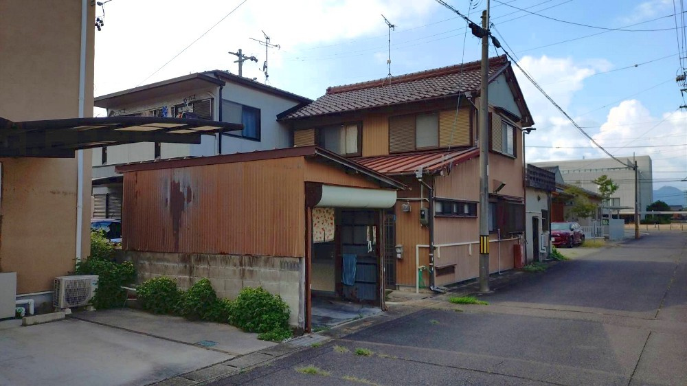 関市桜本町　戸建ての前面道路含む現地写真