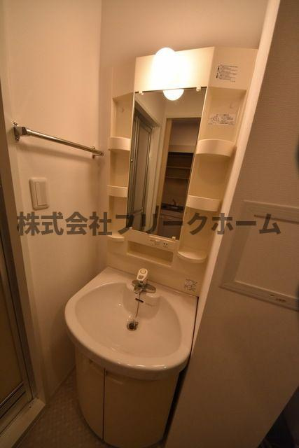 三鷹市下連雀３丁目の賃貸マンションの洗面所