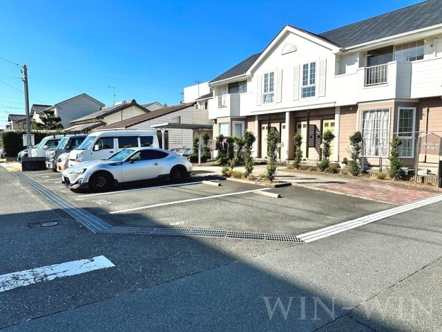 クレストールオヨベの駐車場