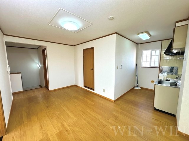 クレストールオヨベの居間・リビング|イメージ（同建物内別部屋の写真です）