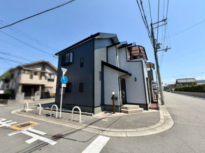 【前面道路含む現地写真】 | 松屋町１丁　中古一戸建 | クロス張替・フロアタイル上張り！綺麗な壁や床で室内が明るくなりますね！爽やかな気分でお過ごしいただけますよ！