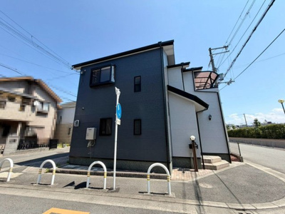 【外観】 | 松屋町１丁　中古一戸建 | ＬＤＫ約２２帖！広々とした開放感あふれるリビングです!ゆったり寛げる充分な広さがございますので、ご家族でインテリアのレイアウトを考えるのも楽しみになりそうです！ 