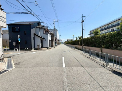 【前面道路含む現地写真】 | 松屋町１丁　中古一戸建 | 温水便座洗浄便座ですので、寒い日も温かい便座で安心して使用していただけますよ！