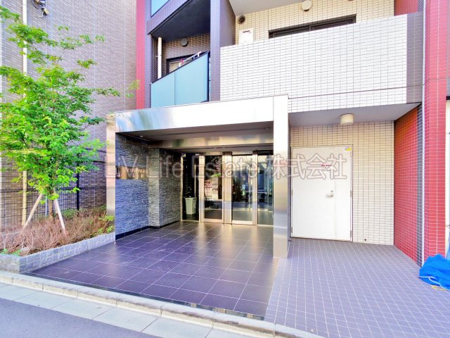 スカイコートパレス一橋学園のエントランス