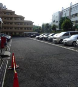ジュネスの駐車場|駐車スペースもあります