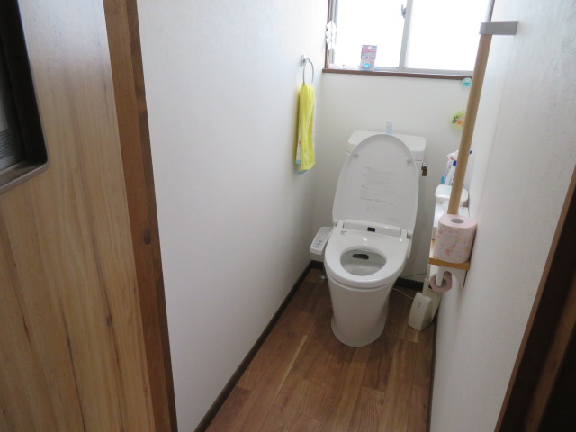 藤岡市三本木　中古399のトイレ