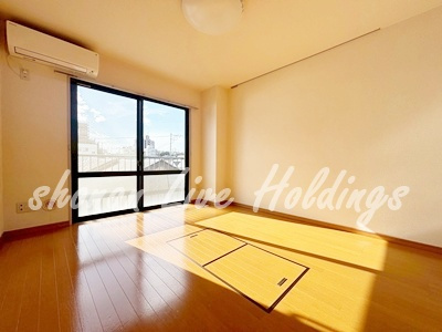 S-FORT横須賀海岸通りの居間・リビング|広々とした洋室♪※同施工