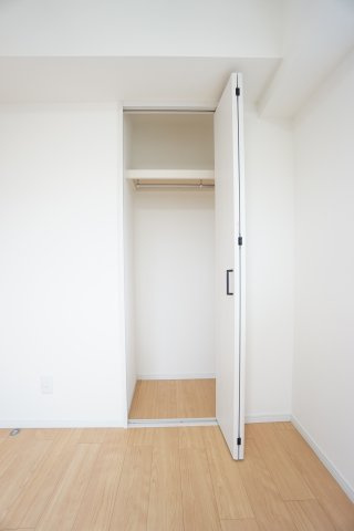 ダイアパレス新瑞南の収納|全居室建具交換済みです♪