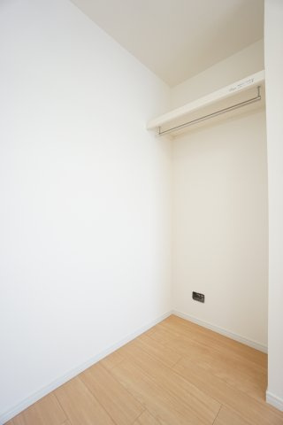 シーアイマンション本郷の洋室|落ち着いた色調の洋室です。共用部分も綺麗にメンテナンスされている人気のマンション販売中！