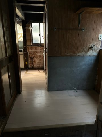 愛知県知多郡南知多町 中古戸建の玄関|収納もある玄関です