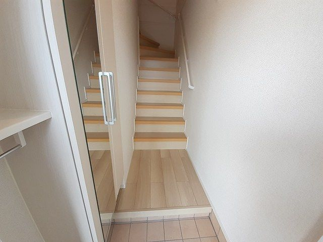 カーサ井の森の玄関|収納もある玄関です