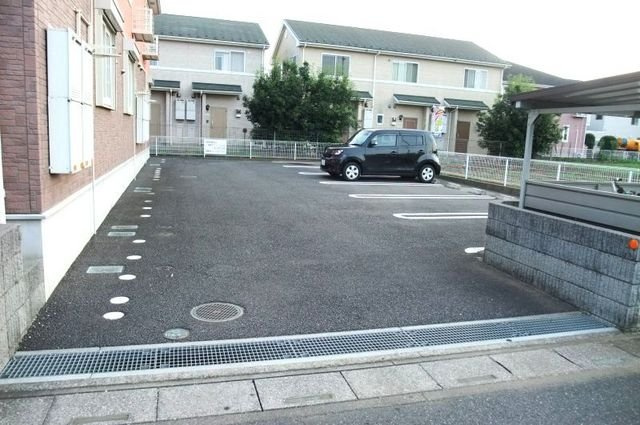 車をお持ちの方に嬉しい駐車場付きの物件です