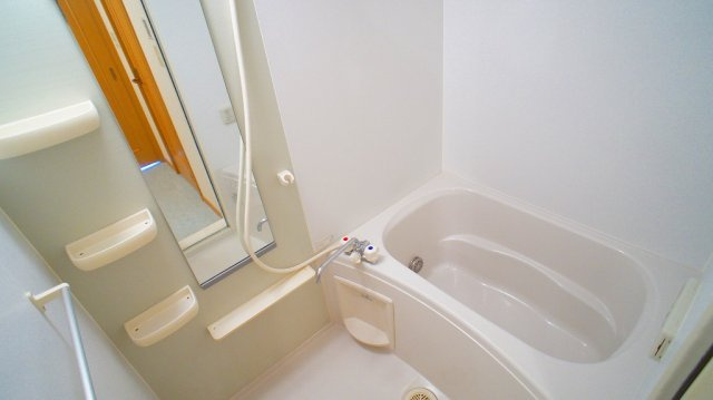 日々の疲れを癒すお風呂付です