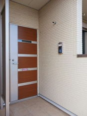 毎日通る玄関はこちらです