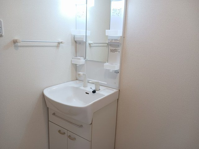 明るい洗面所です