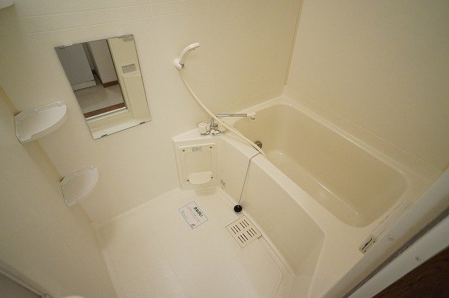 日々の疲れを癒すお風呂付です