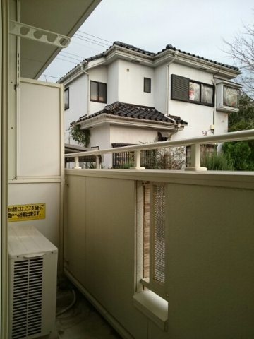 暖かな日差しのふりそそぐバルコニー