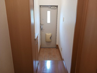 明るい玄関です