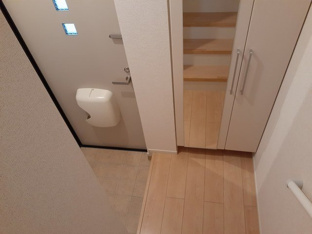 収納もある玄関です